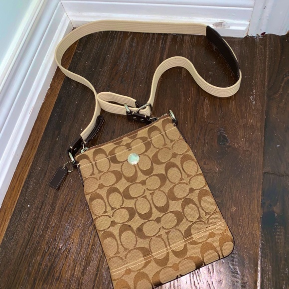 Coach cross body purse - Picture 2 of 3